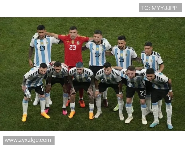 卢卡斯在绿茵场上的拼搏与荣耀展现足球巨星的非凡魅力 卢卡斯在绿茵场上的拼搏与荣耀展现足球巨星的非凡魅力