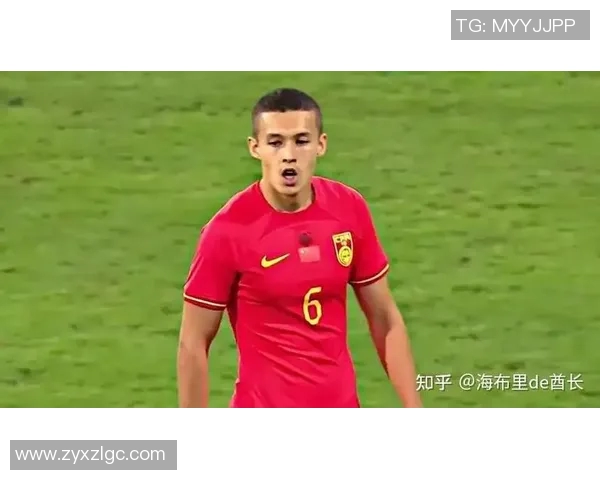 强壮足球明星逆袭之路展现力量速度与团队精神魅力