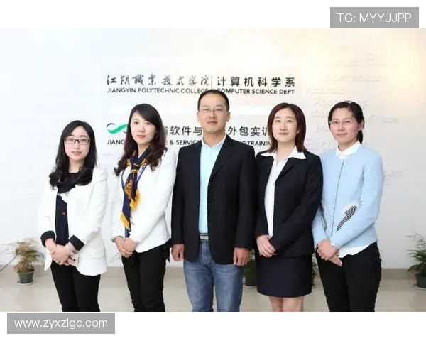杭州足球队的团队协作探讨与发展路径分析 杭州足球队的团队协作探讨与发展路径分析